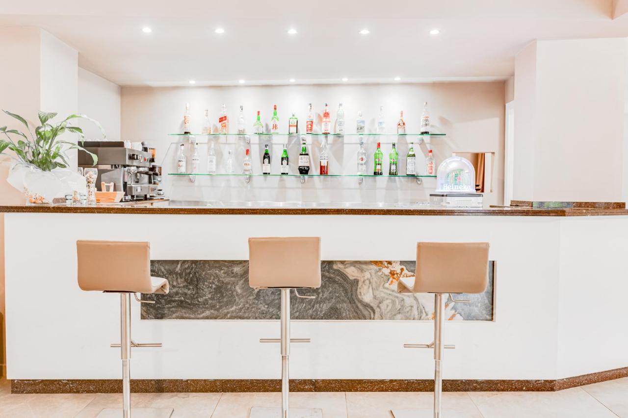 Hotel Schiller Cervia Extérieur photo