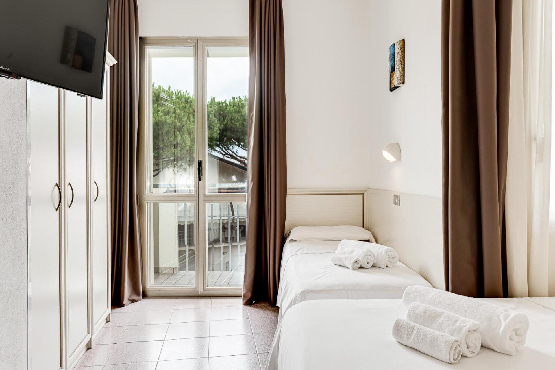 Hotel Schiller Cervia Extérieur photo