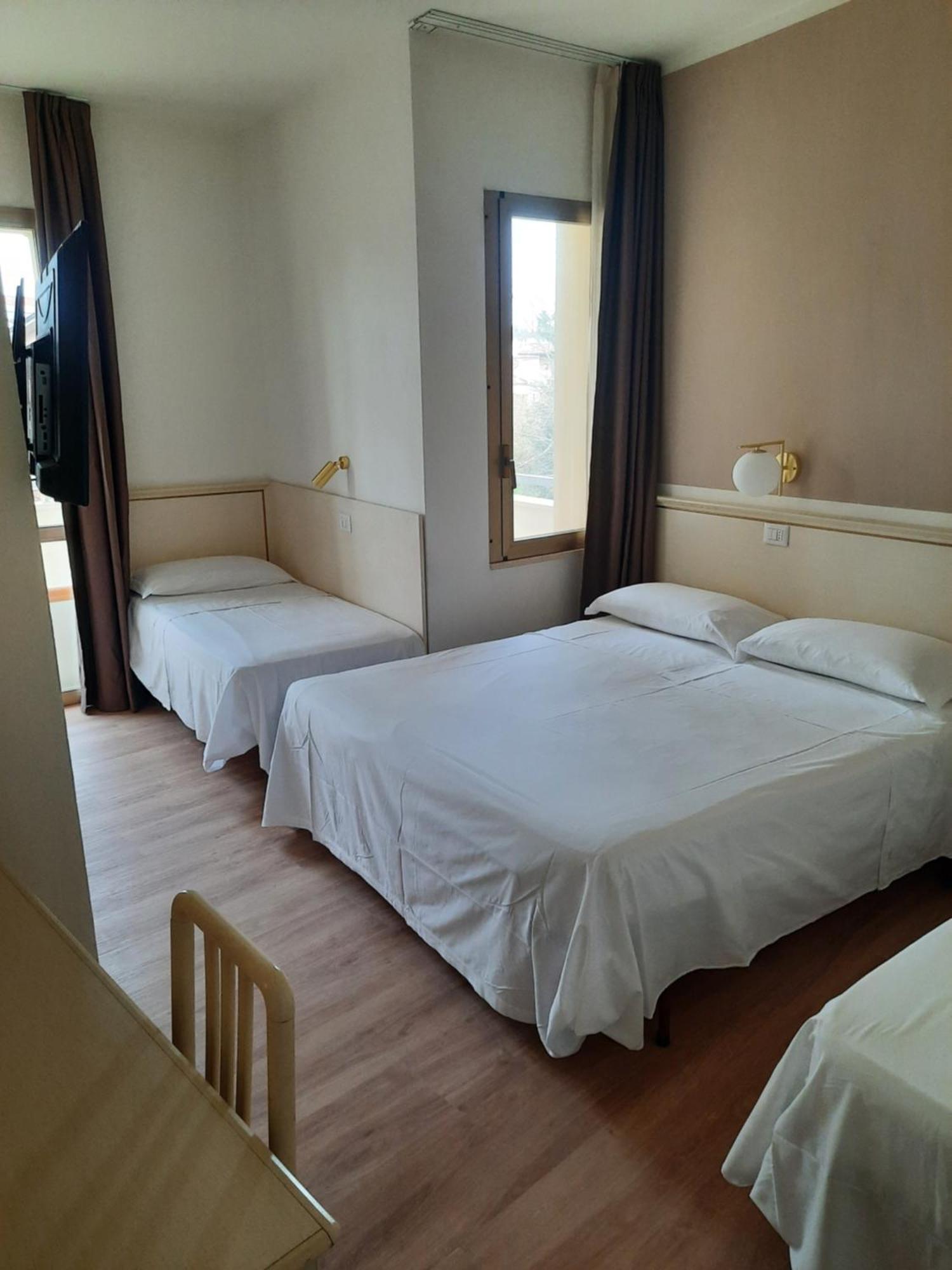 Hotel Schiller Cervia Extérieur photo