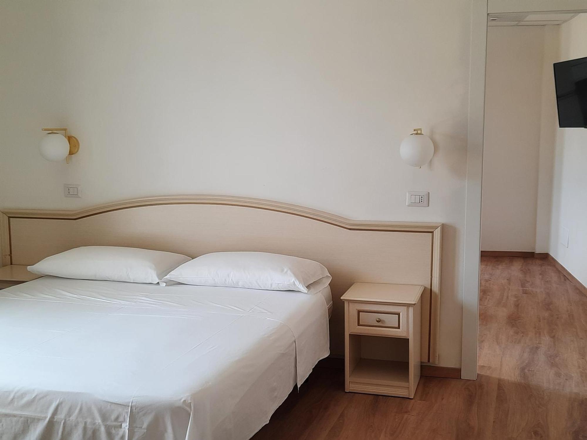 Hotel Schiller Cervia Extérieur photo