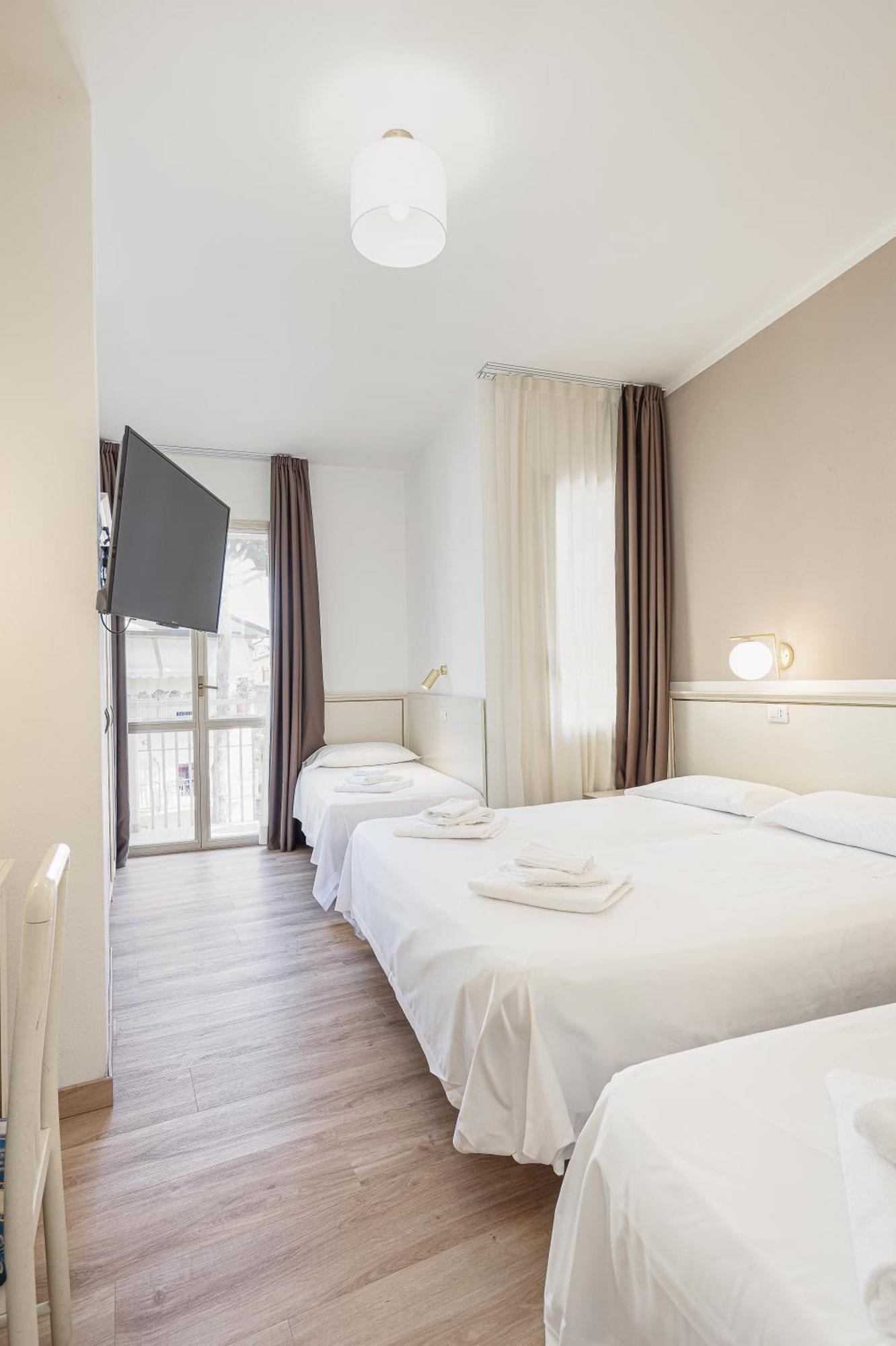Hotel Schiller Cervia Extérieur photo